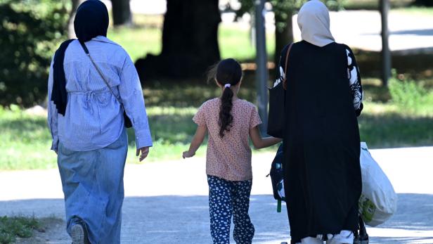 ++ THEMENBILD ++ FAMILIE / KINDER / NACHWUCHS / FAMILIENBEIHILFE / ERZIEHUNG / FAMILIENZUZUG / SOZIALHILFE