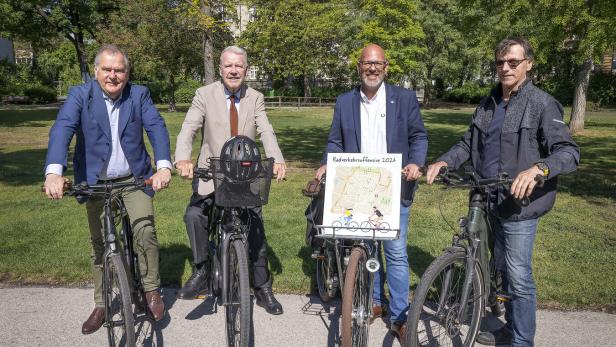 Infrastrukturstadtrat LAbg. Franz Dinhobl, Bürgermeister Klaus Schneeberger, Umweltstadtrat Norbert Horvath und Umweltgemeinderat Franz Hatvan.