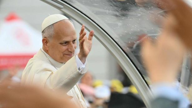 ITALY-VATICAN-POPE-NAPLES