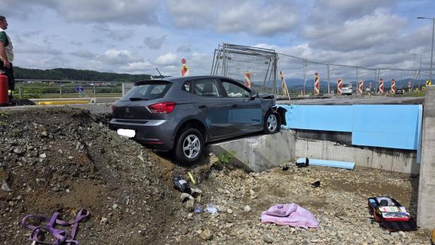 Freiwillige Feuerwehr Kühwiesen barg Auto
