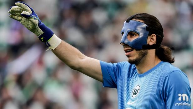 Mittendrin im Abstiegskampf: Wolfsburg-Goalie Kamil Grabara