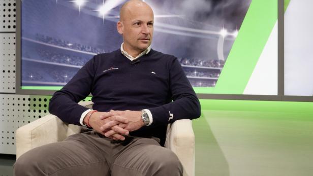 Niki Zitny sitzt im KURIER-TV-Studio
