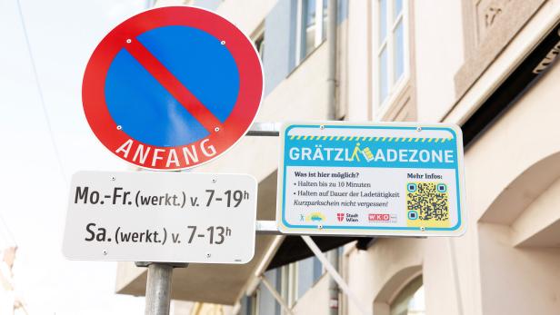 Ein Schild zeigt den Beginn einer Grätzl-Ladezone mit eingeschränkten Haltezeiten in Wien.