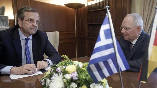 German Finance Minister Wolfgang Schaeuble (R) meets Greek Prime Minister Antonis Samaras in Athens July 18, 2013. Greek police have banned protests and traffic in downtown Athens on Thursday during a visit by Schaeuble, whom many accuse of forcing painful cuts on Greece in return for the multi-billion euro bailouts keeping it afloat. REUTERS/John Kolesidis (GREECE - Tags: POLITICS BUSINESS)