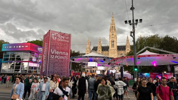 Regen am Rathausplatz in Wien