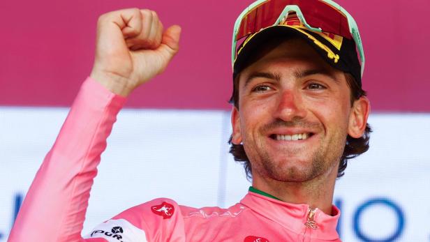 Giulio Ciccone trägt das Rosa Trikot