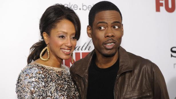 Chris Rock und Malaak Compton-Rock posieren zusammen auf einem Event.