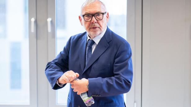 INSOLVENZ SIGNA - PRÜFUNGSTAGSATZUNG BEI ZIVILVERFAHREN / ANFECHTUNGSKLAGEN DES INSOLVENZVERWALTERS GEGEN ALFRED GUSENBAUER