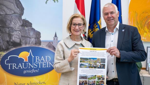 Johanna Mikl-Leitner und der Traunsteiner Bürgermeister Roland Zimmer.