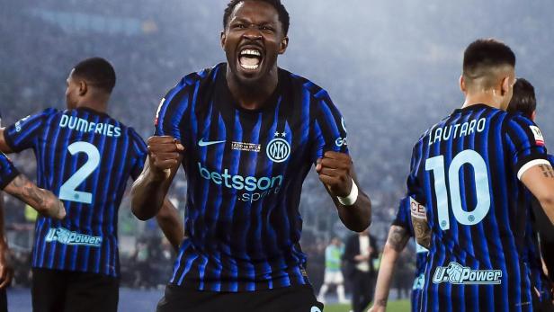Thuram jubelt über sein Tor. 