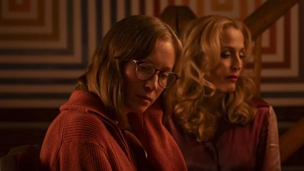 Hannah Einbinder und Gillian Anderson.
