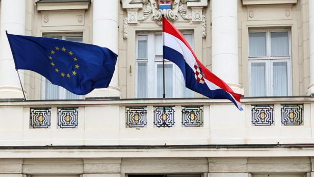 epa02792825 Croatian and the EU flag are seen on Croatia&#039;s parliament building at the St. Mark square in Zagreb, Croatia, 24 June 2011. The EU Council gave the green light in Bruxelles for Croatia to finish negotiation with the EU and join the union, with membership likely to start first on July 2013. Croatia celebrates the 20 years of independence after it part ways with former Yugoslavia. EPA/ANTONIO BAT