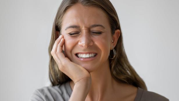 Woman have toothache