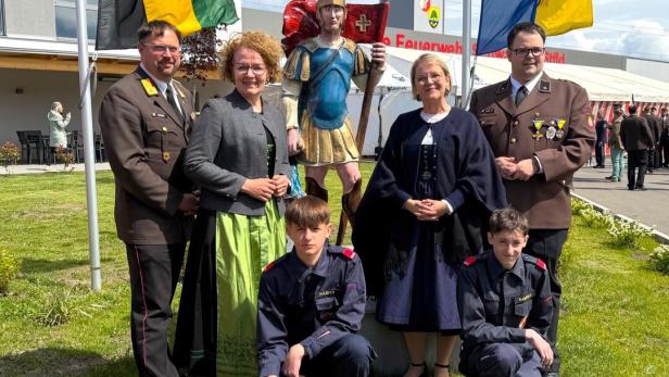 Eröffnung des neuen Feuerwehrhauses in Schwarzau am Steinfeld.
