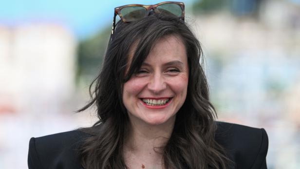 Lachende Sandra Wollner.
