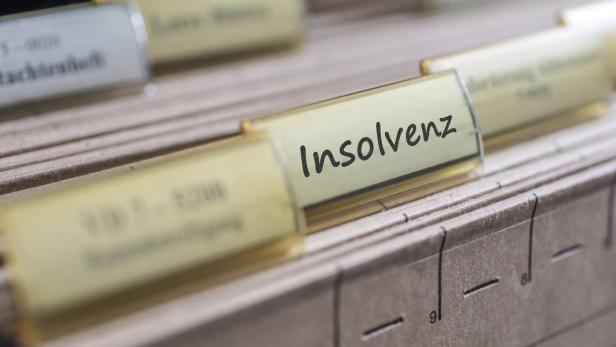 Nahaufnahme eines Aktenordners mit dem Register 'Insolvenz'.