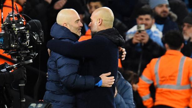 Guardiola (r.) dürfte bei City an Maresca (l.) übergeben