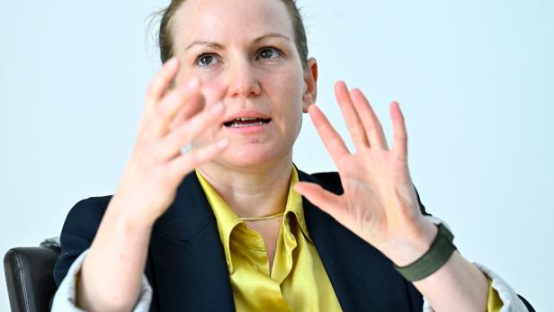BWB-GENERALDIREKTORIN HARSDORF IM KLUB DER WIRTSCHAFTSPUBLIZISTEN