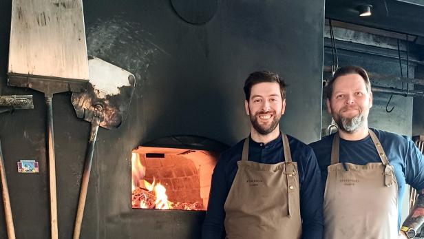 Küchenchefs: Manuel Weißenböck ist für die Schankkuchl zuständig, Kollege Jürgen Schneider für die des Wirtshauses.