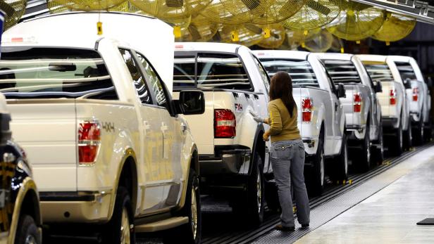 FILE PHOTO: Employee works on 2009 Ford F-150 on assembly line at Ford's Kansas City Assembly Plant in Missouri