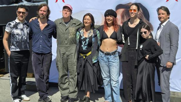  Günter Roiss, Herwig Zamernik, Milo Rau, Veronica Kaup-Hasler, Lara Hulo, Steve Katona, Marichka Shtyrbulova und Martin Traxl 