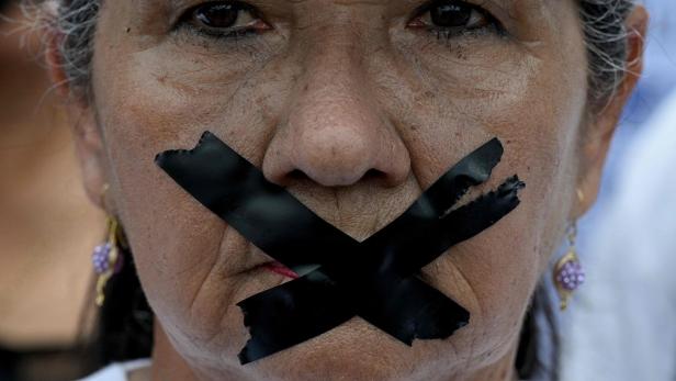 TOPSHOT-VENEZUELA-CRISIS-PRISONERS