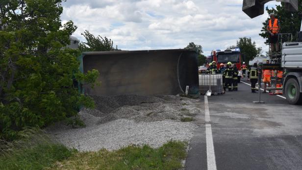 Ein umgestürzter Lkw