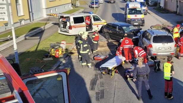 Sieben Verletzte forderte der Unfall in Lassee.