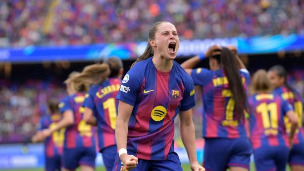 Ewa Pajor im Barcelona-Trikot jubelt