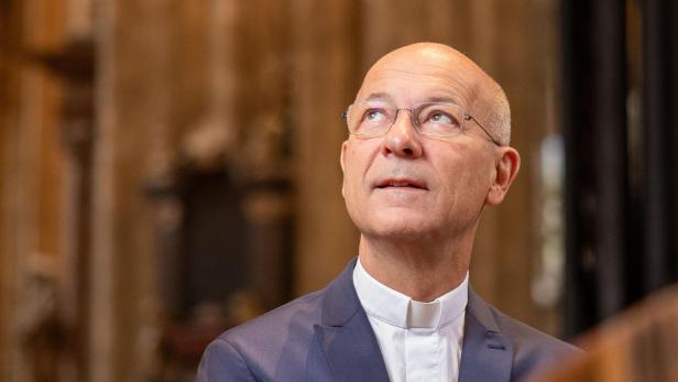 Toni Faber blickt nach oben.
