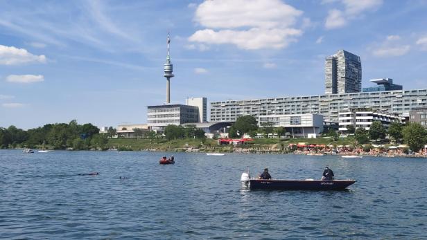 Rettungsboot auf der Neuen Donau