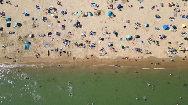 TOPSHOT-BRITAIN-WEATHER-HEATWAVE-CLIMATE