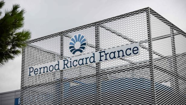 FRANCE-SPORT-SOCCER-L1-SPONSOR-PERNOD-PSG