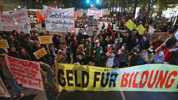 STUDENTEN-DEMO IN WIEN: RUND 10.000 TEILNEHMER