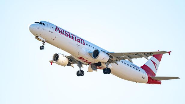 Maschine der Austrian Arilines in der Luft