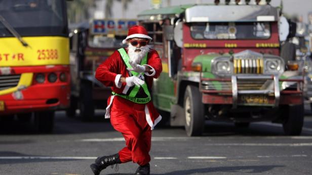 Manila: Weihnachtliche Verkehrspolizei