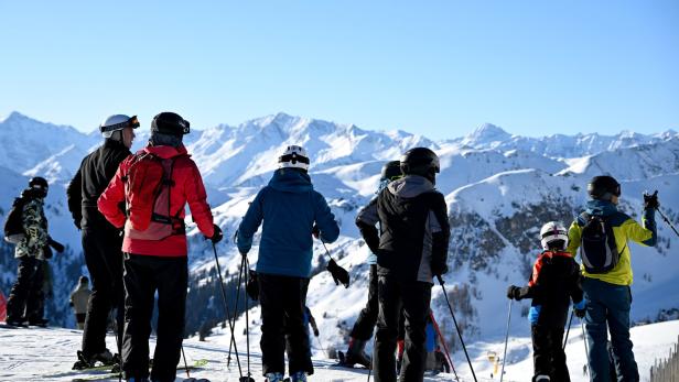 ++ THEMENBILD ++ SCHNEE / SKIFAHREN / WINTER /FREIZEIT / TOURISMUS