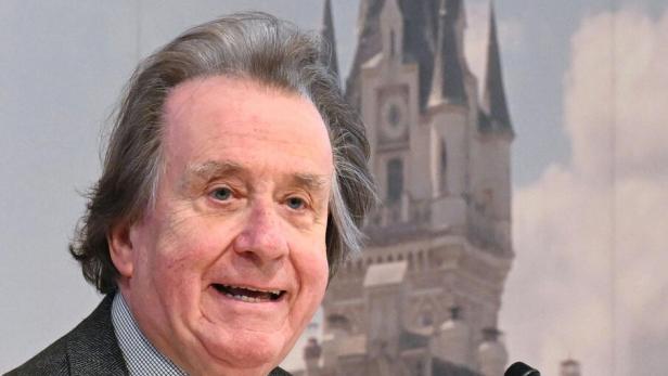 PK "GRAFENEGG STELLT NEUE KÜNSTLERISCHE LEITUNG VOR": BUCHBINDER