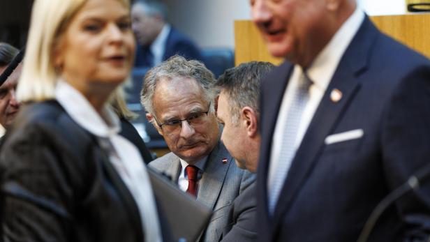Markus Marterbauer auf der Regierungsbank mit Tanner, Babler, Stocker