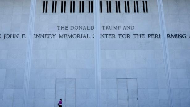 FILES-US-POLITICS-TRUMP-KENNEDY CENTER