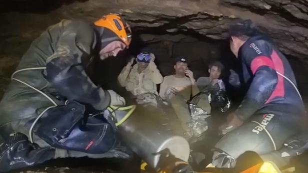 LAOS-CAVE-RESCUE