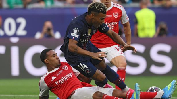 Harte Bandagen: Arsenals Trossard gegen Marquinhos 