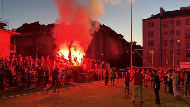 FavAC feiert den Klassenerhalt