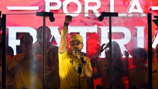 TOPSHOT-COLOMBIA-ELECTION-VOTE-RESULTS