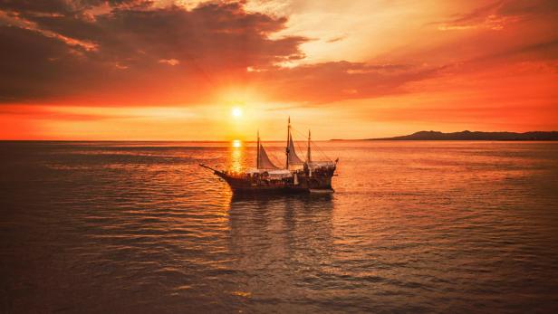 Schiff auf Meer