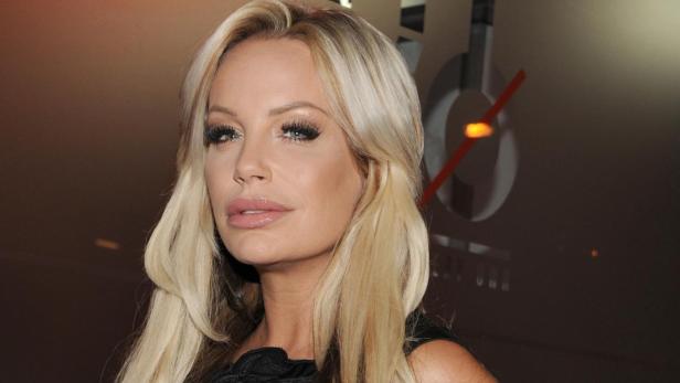 Gina-Lisa Lohfink mit blonden Haaren