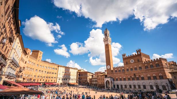 Weitwinkel Foto der Piazza del Campo in Siena