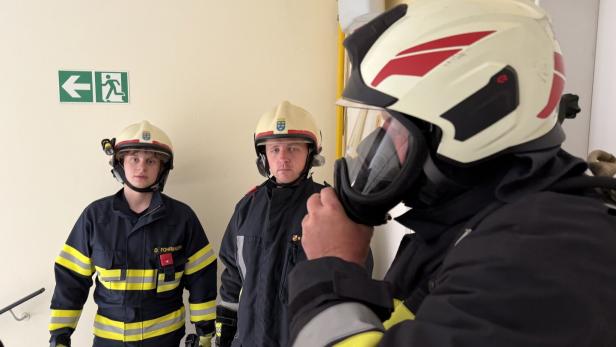 Feuerwehrleute beim Einsatz 