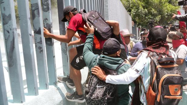 Teachers storm Education Ministry headquarters in Mexico City