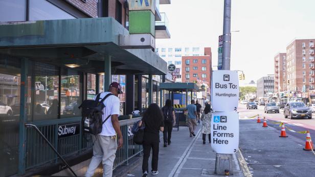 LIRR strike continues in Queens